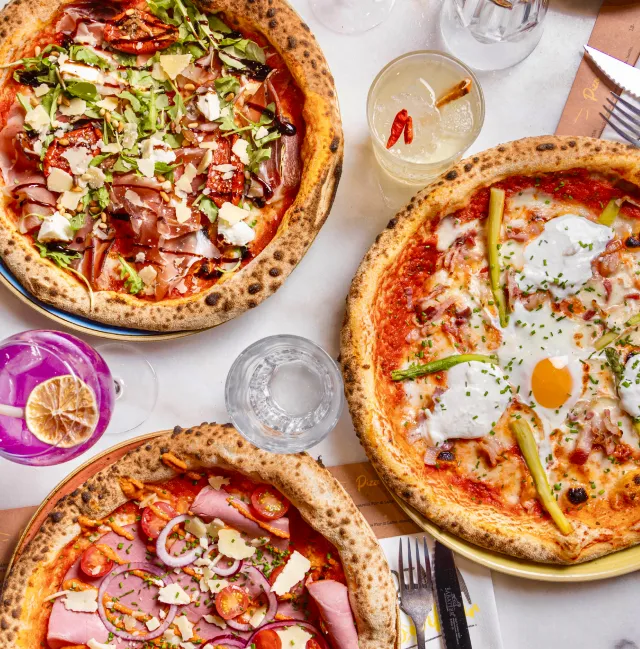 3 pizzas vues de haut